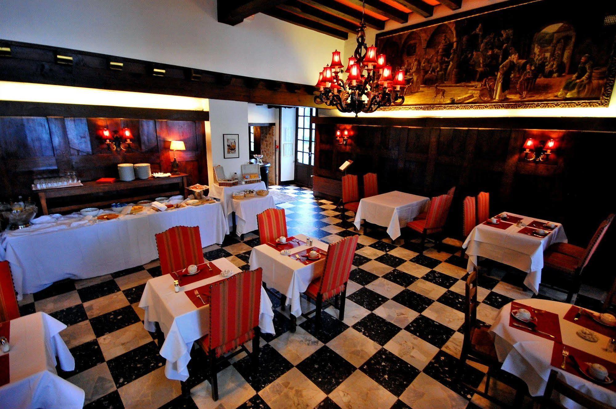 Grand Hotel De L'Abbaye Beaugency Restoran foto